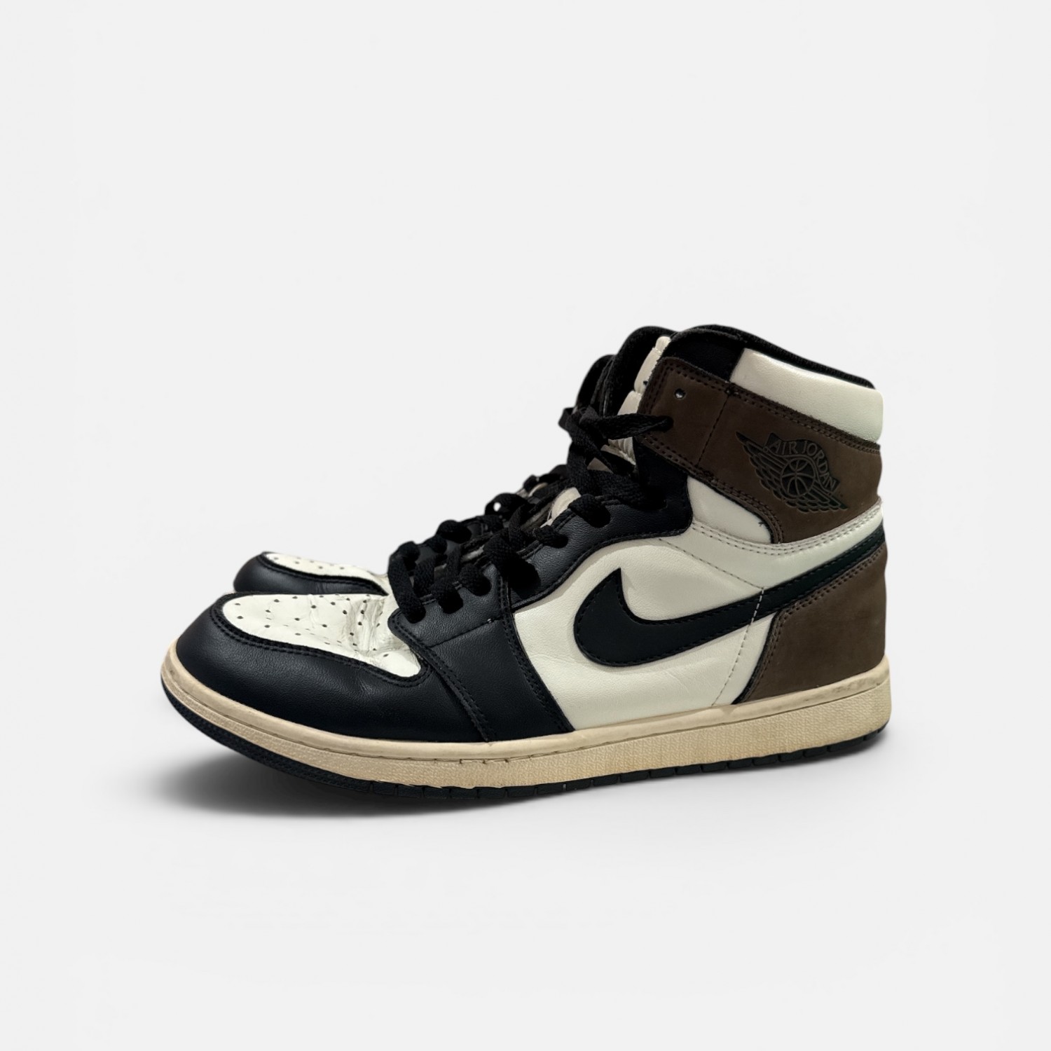 Nike Air Jordan 1 High OG “Dark Mocha” / Pre-Owned