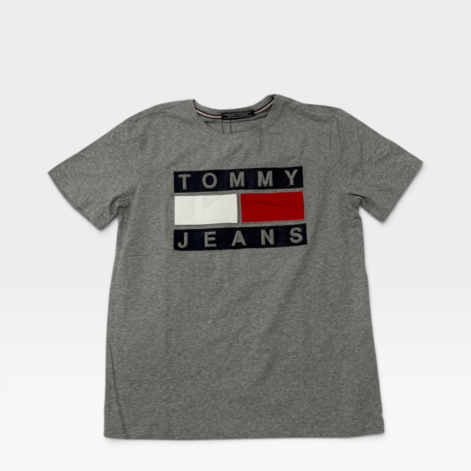 Tommy Jeans Γκρι T-Shirt με Flag Logo