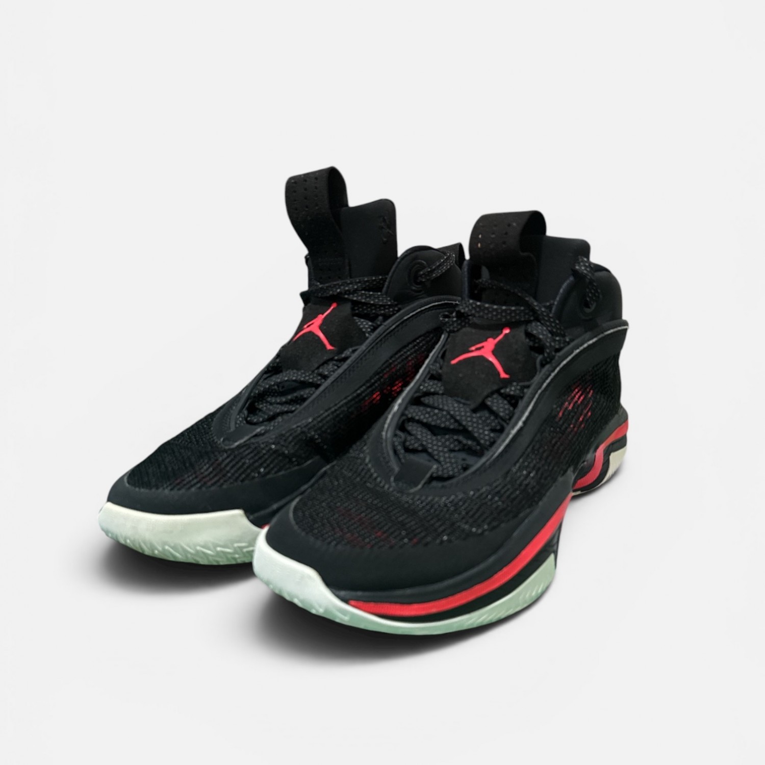 Jordan Jumpman Team II Basketball Sneakers 