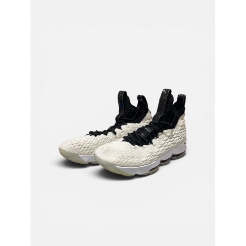Nike LeBron 15