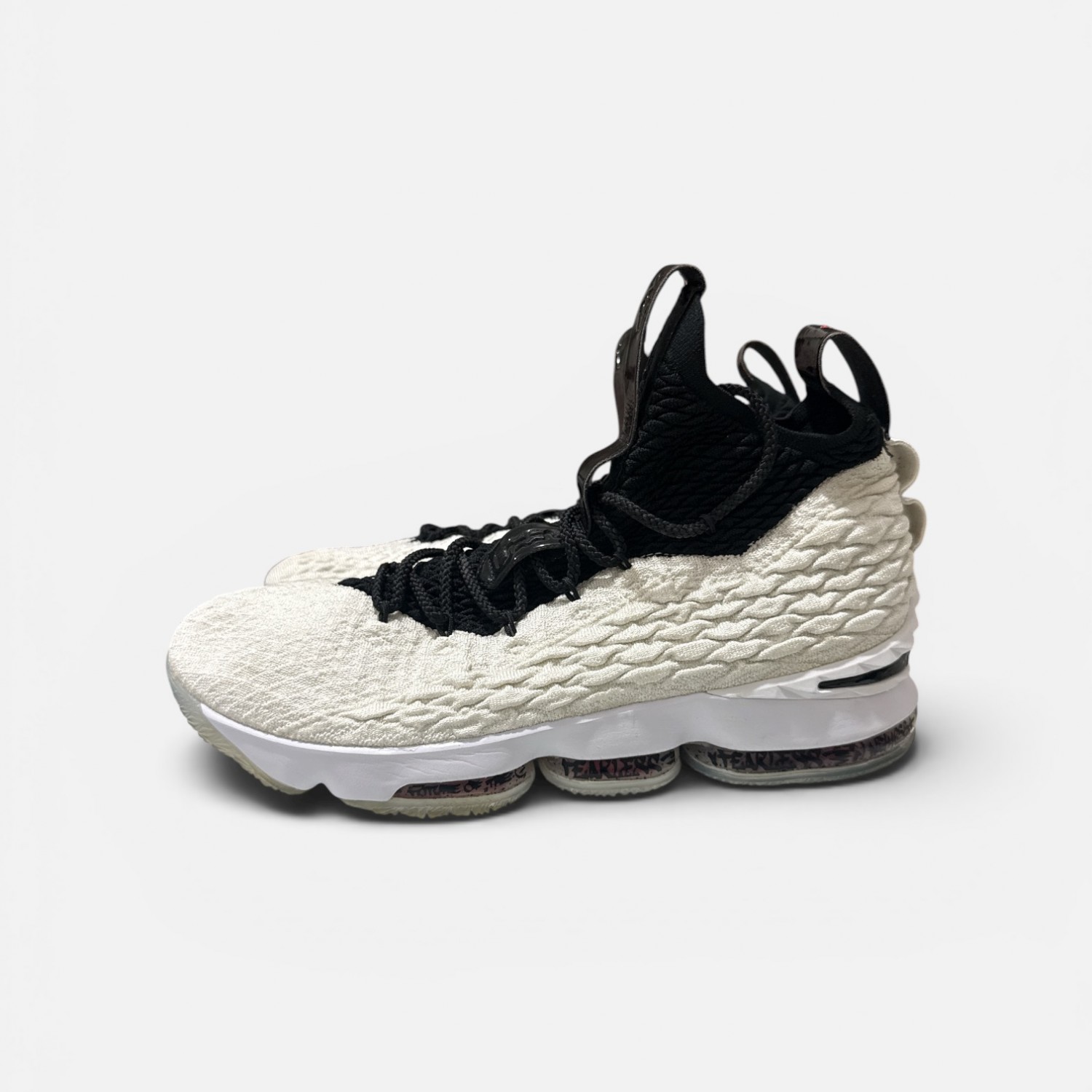 Nike LeBron 15
