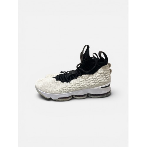 Nike LeBron 15