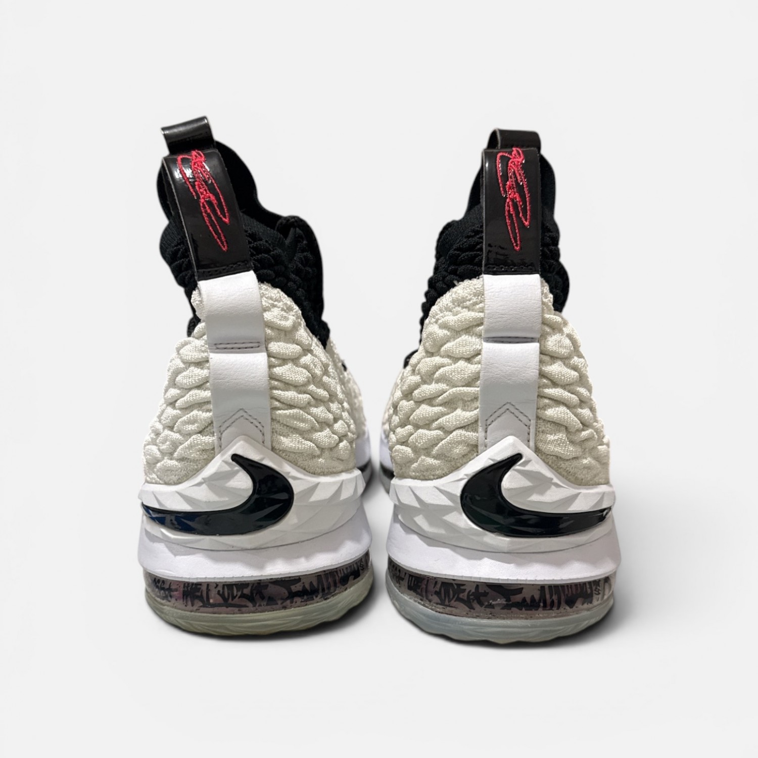 Nike LeBron 15
