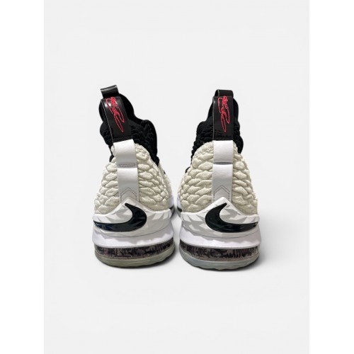 Nike LeBron 15