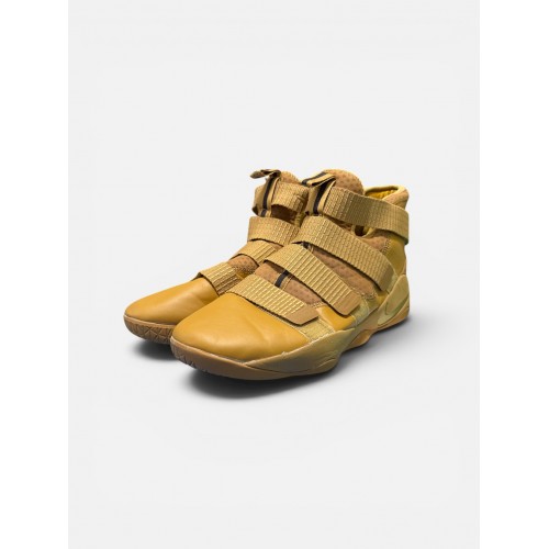 Nike LeBron Soldier XI