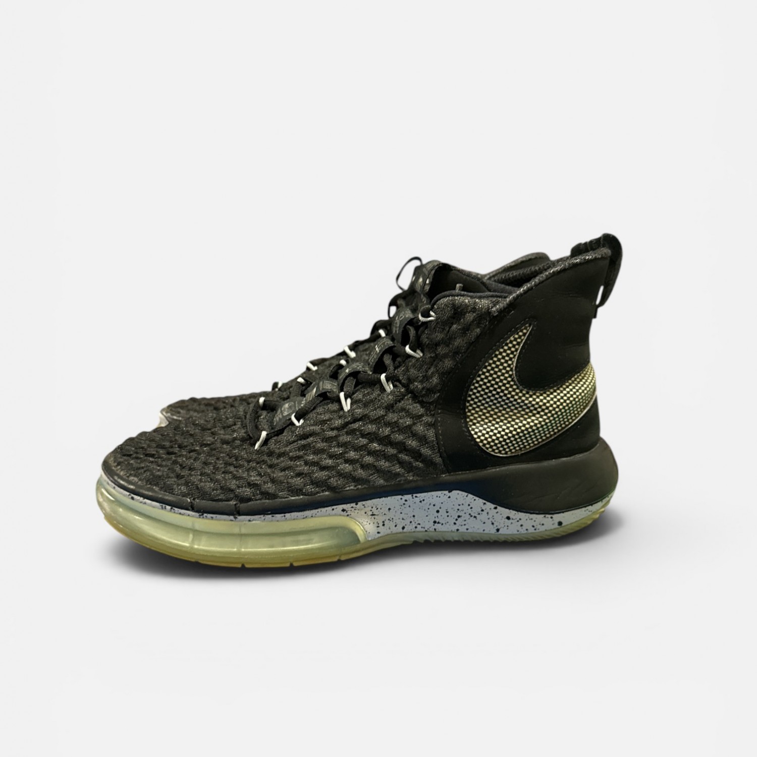 Nike LeBron 17 