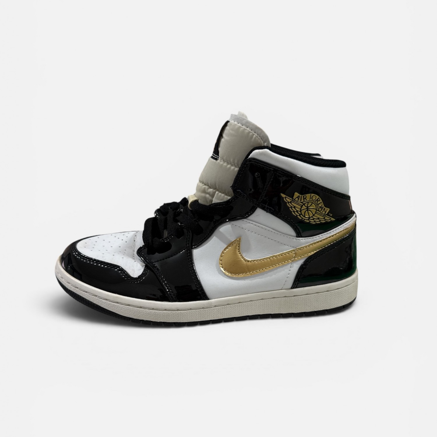 Air Jordan 1 High “Gold Toe”