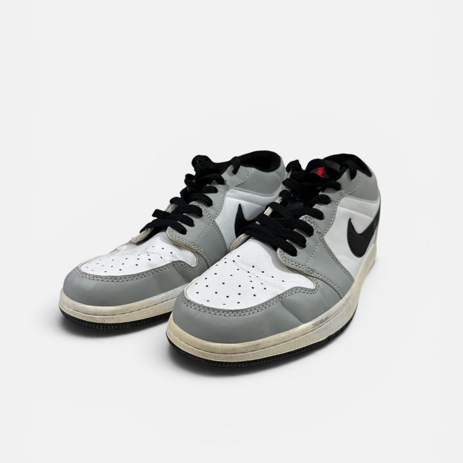 Air Jordan 1 Low “Wolf Grey” / Pre-Owned