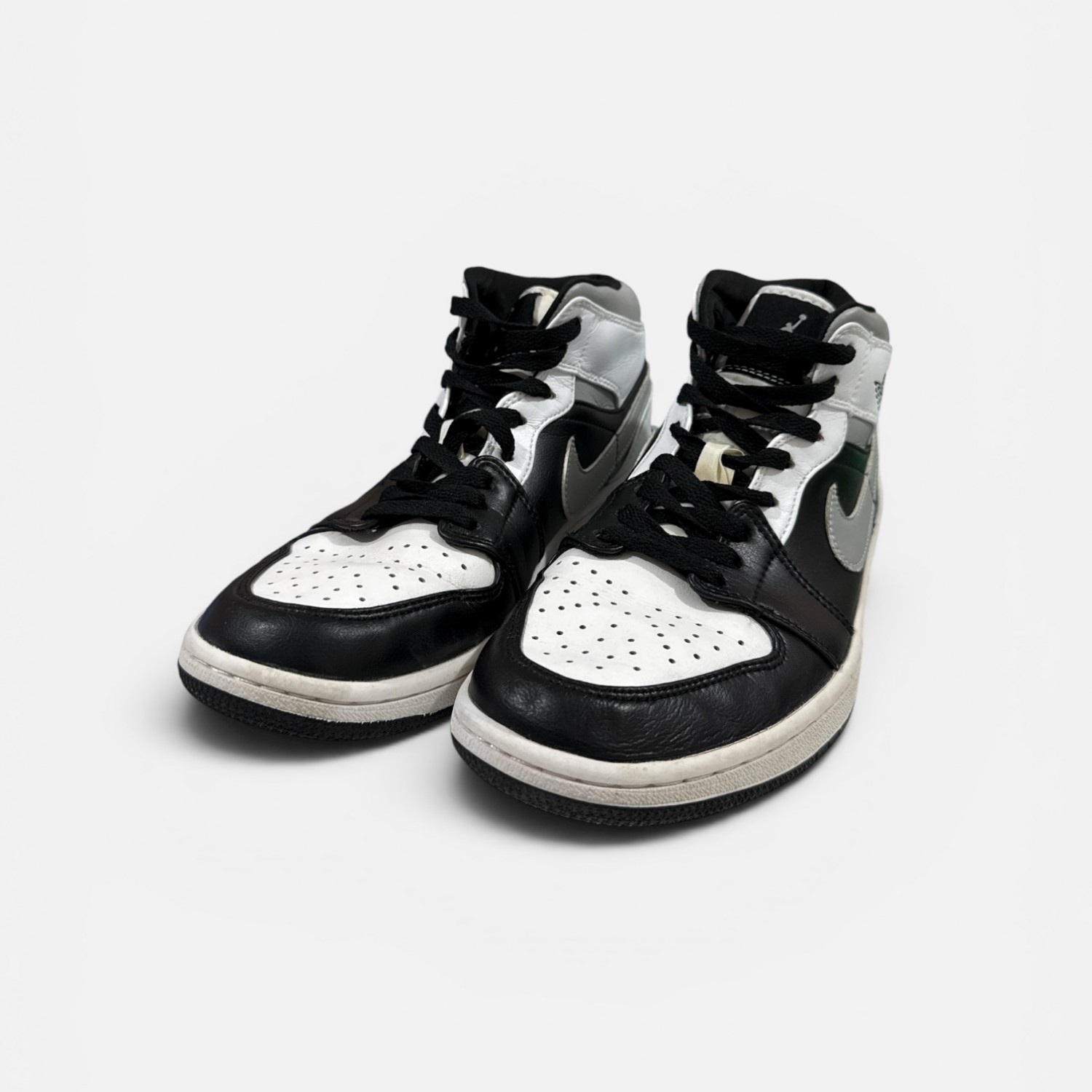 Air Jordan 1 Mid “Light Smoke Grey” / Pre-Owned