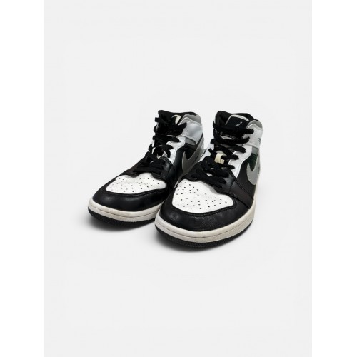 Air Jordan 1 Mid “Light Smoke Grey”