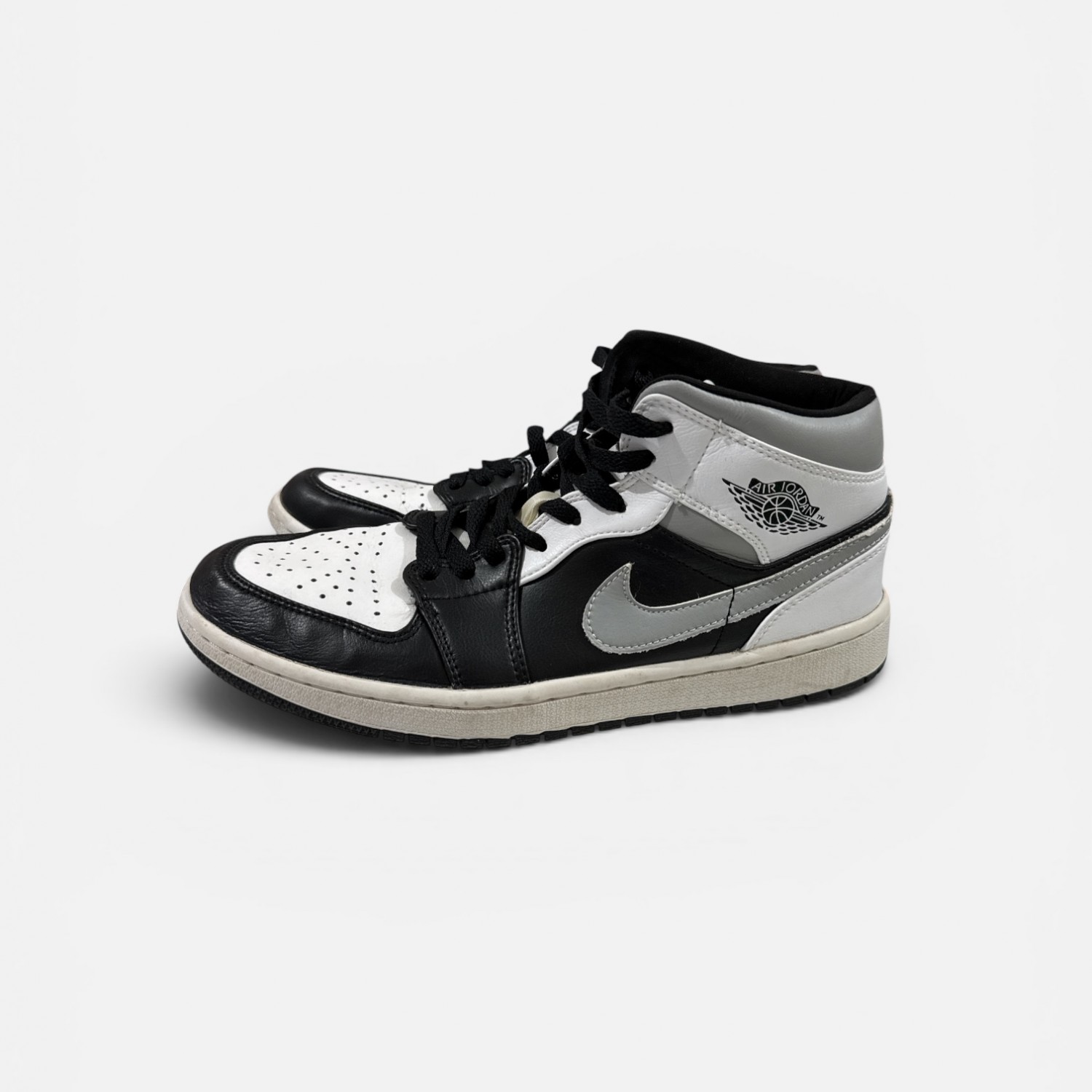 Air Jordan 1 Mid “Light Smoke Grey” / Pre-Owned