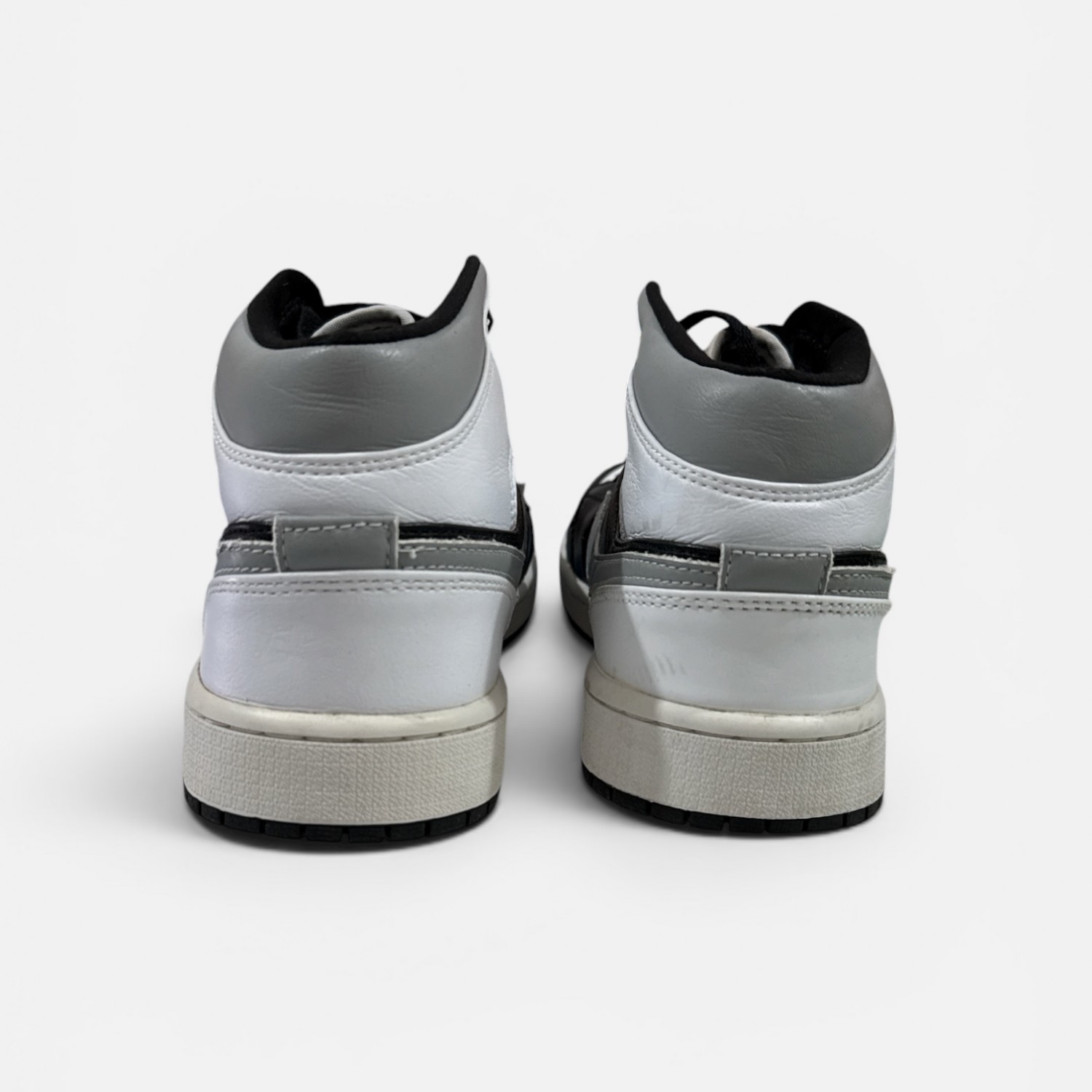 Air Jordan 1 Mid “Light Smoke Grey” / Pre-Owned
