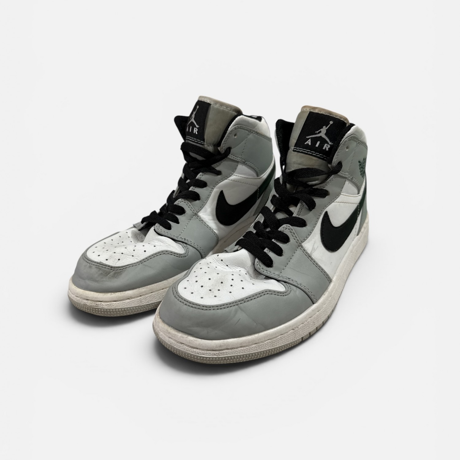 Air Jordan 1 Mid Light Smoke Grey / Pre-Owned