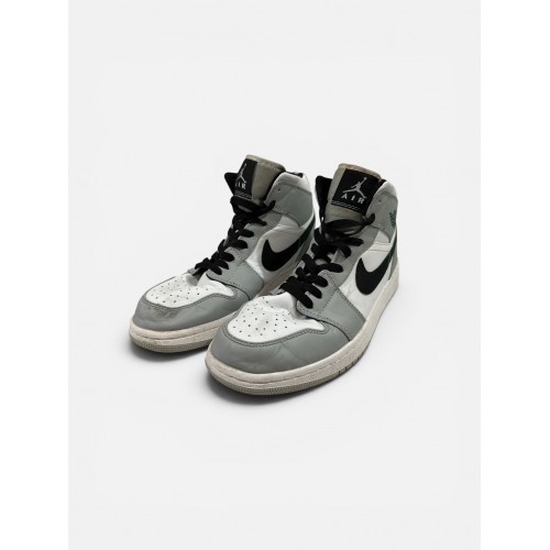 Air Jordan 1 Mid Light Smoke Grey