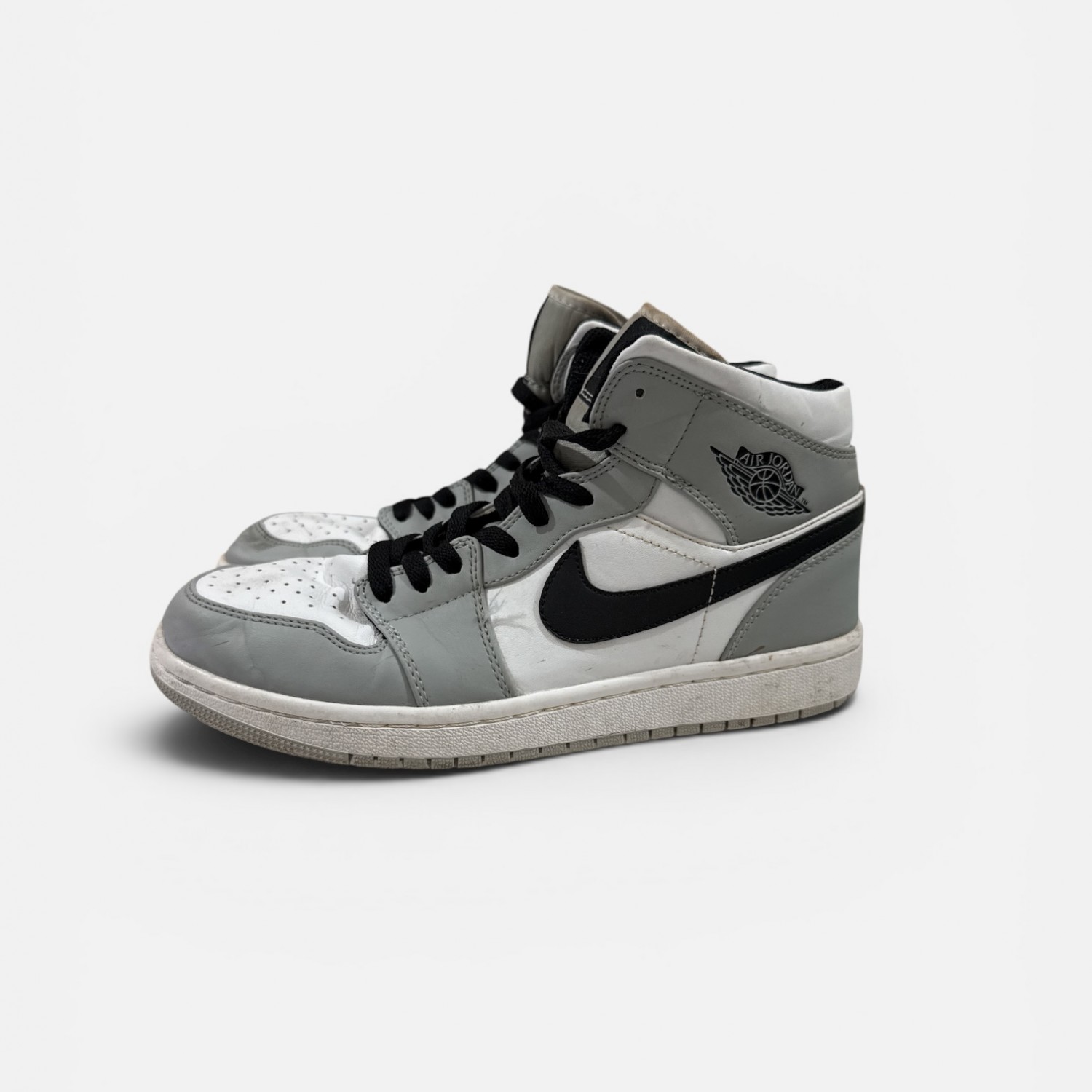 Air Jordan 1 Mid Light Smoke Grey / Pre-Owned