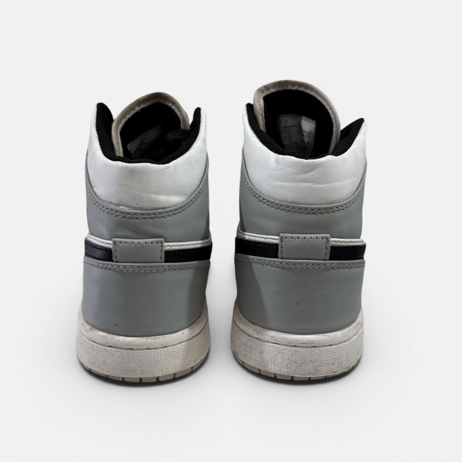 Air Jordan 1 Mid Light Smoke Grey / Pre-Owned