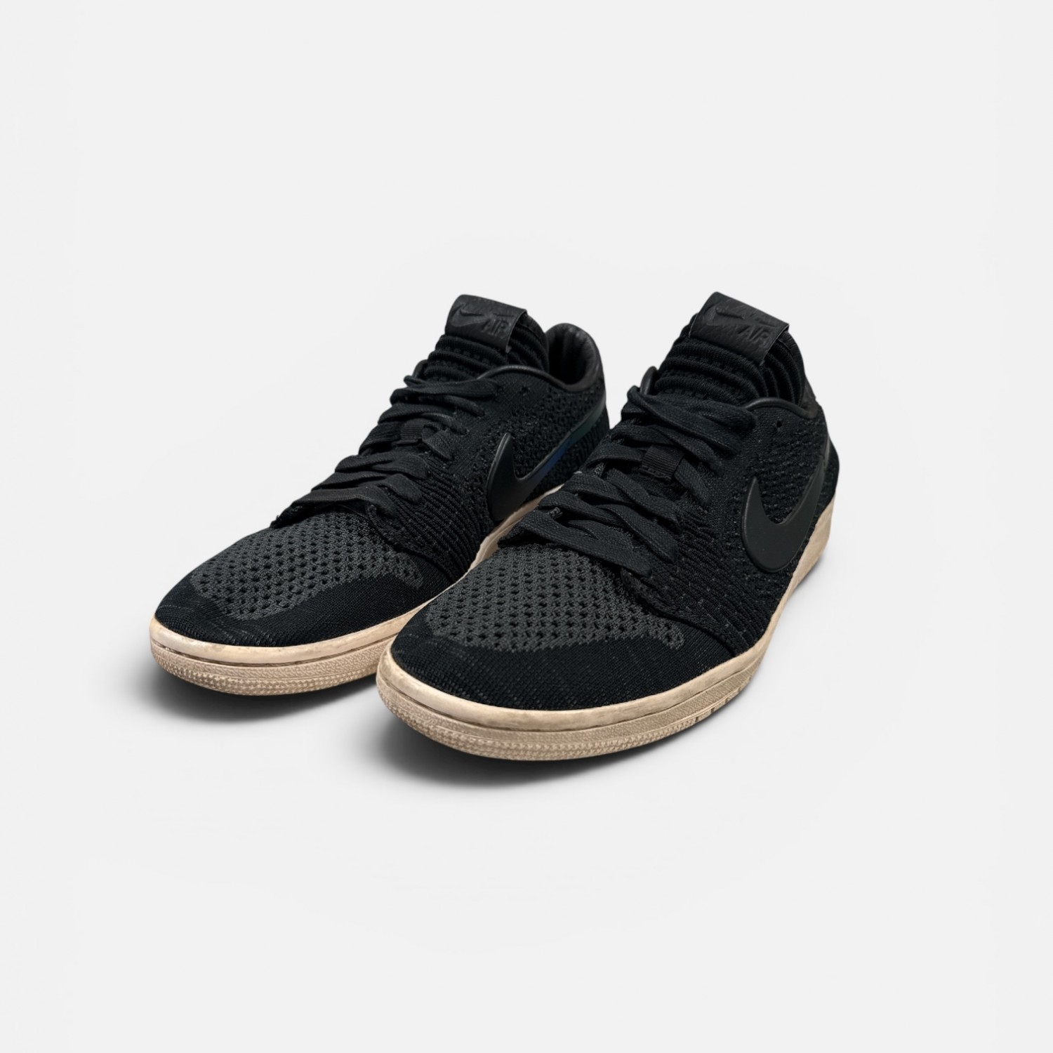 Nike Air Jordan 1 Low Flyknit Triple Black / Pre-Owned