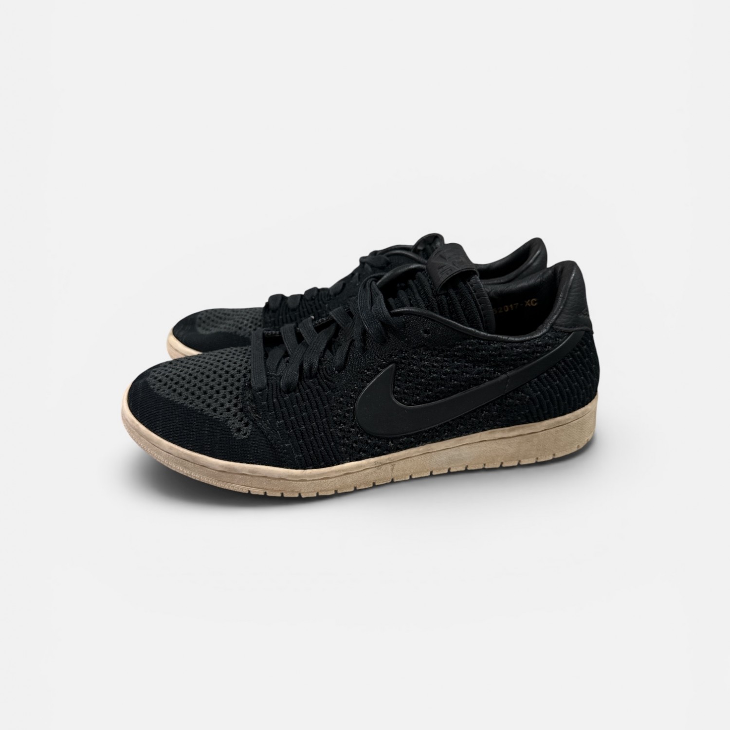 Nike Air Jordan 1 Low Flyknit Triple Black / Pre-Owned