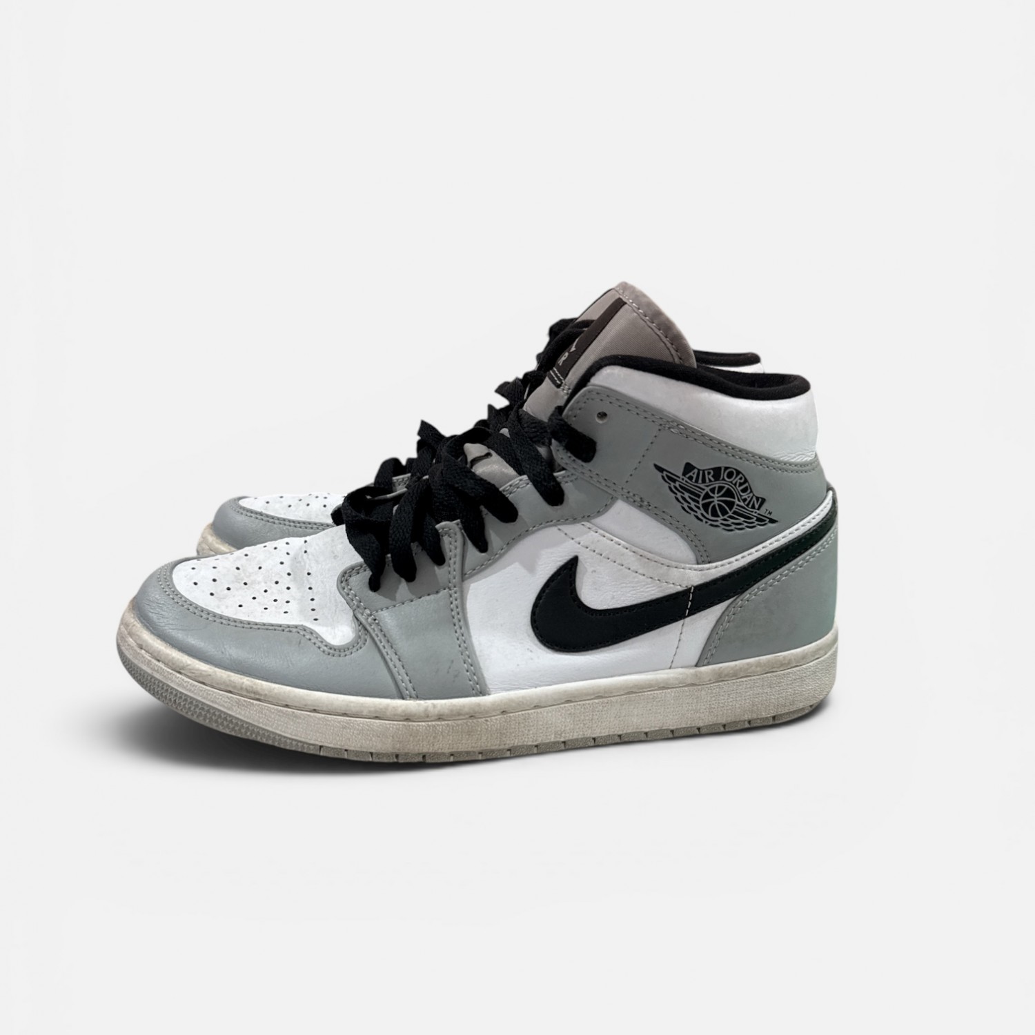 Air Jordan 1 Mid  / Pre-Owned