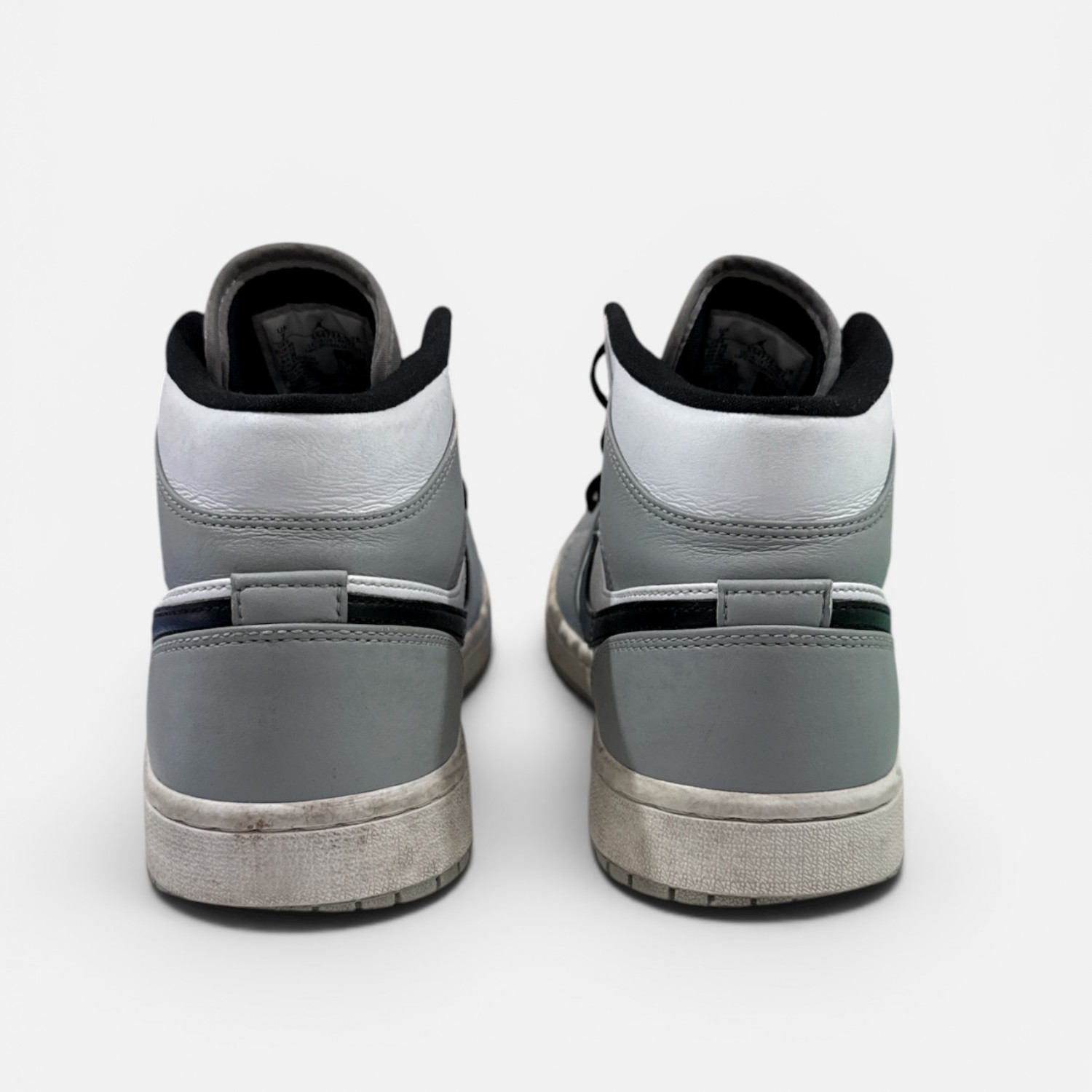 Air Jordan 1 Mid  / Pre-Owned