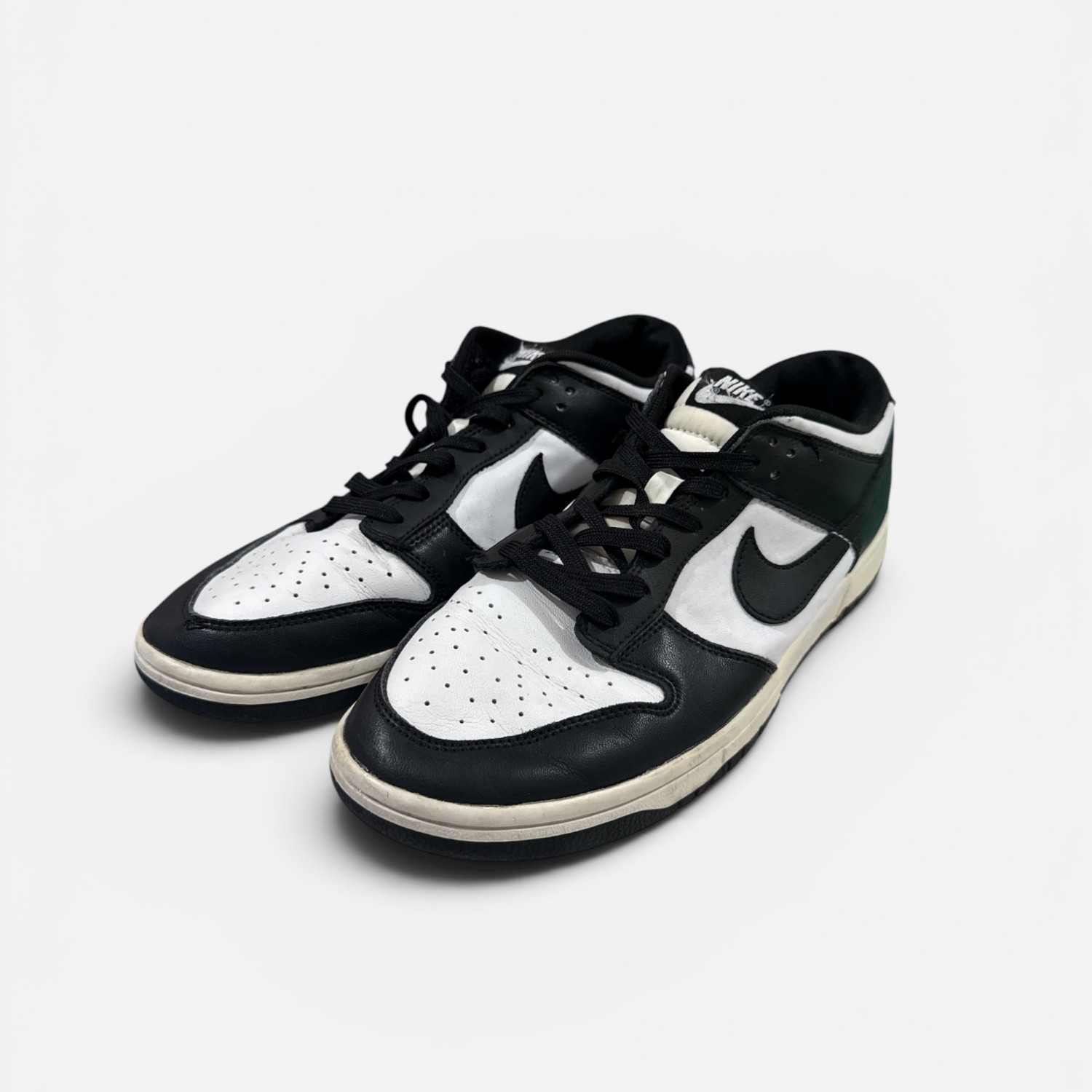 Nike Dunk Low Retro “Panda” / Pre-Owned