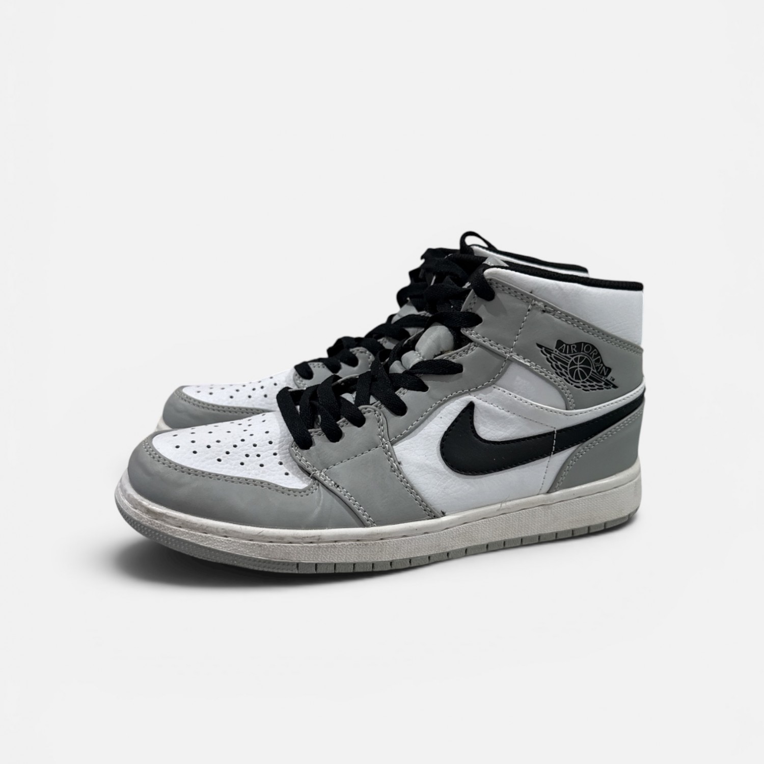 Air Jordan 1 Mid / Pre-Owned