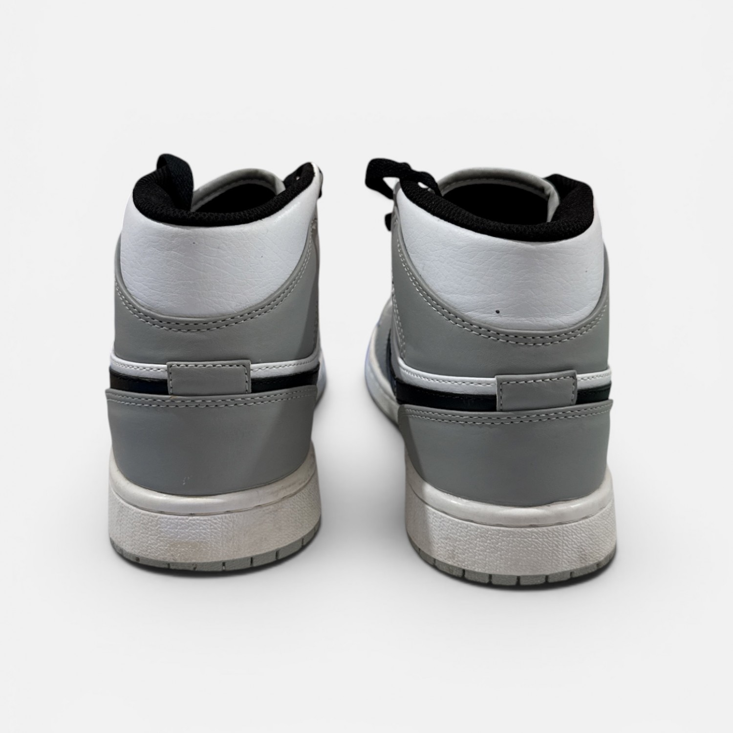 Air Jordan 1 Mid / Pre-Owned