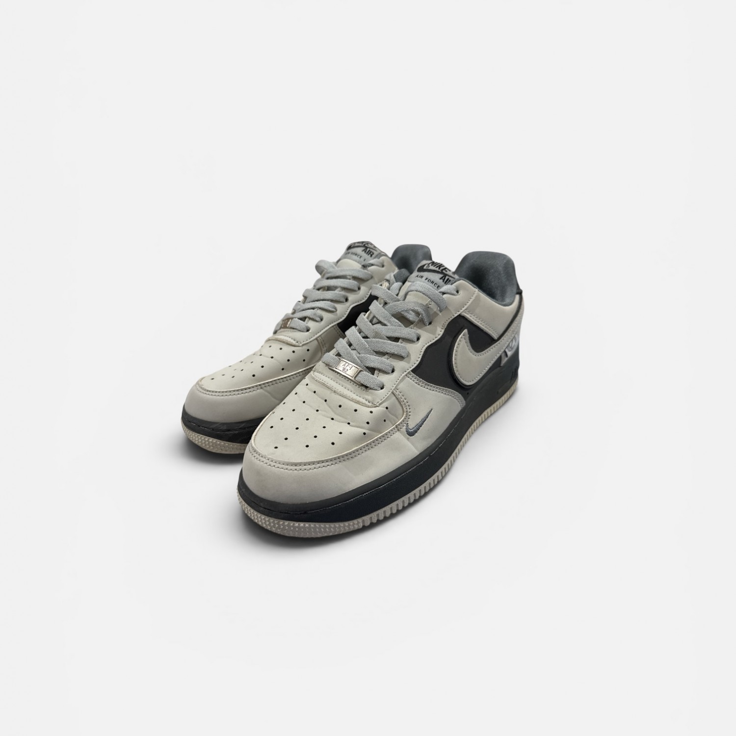 Nike Air Force 1 Low Custom (Grey / Black)