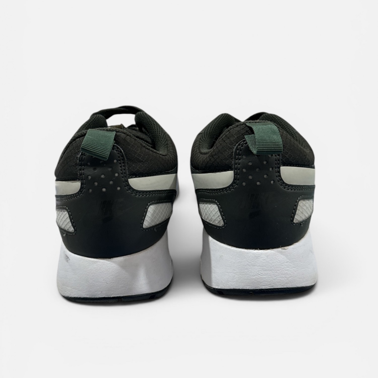 Nike Air Max Oketo Black/White