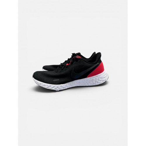 Nike Revolution 5
