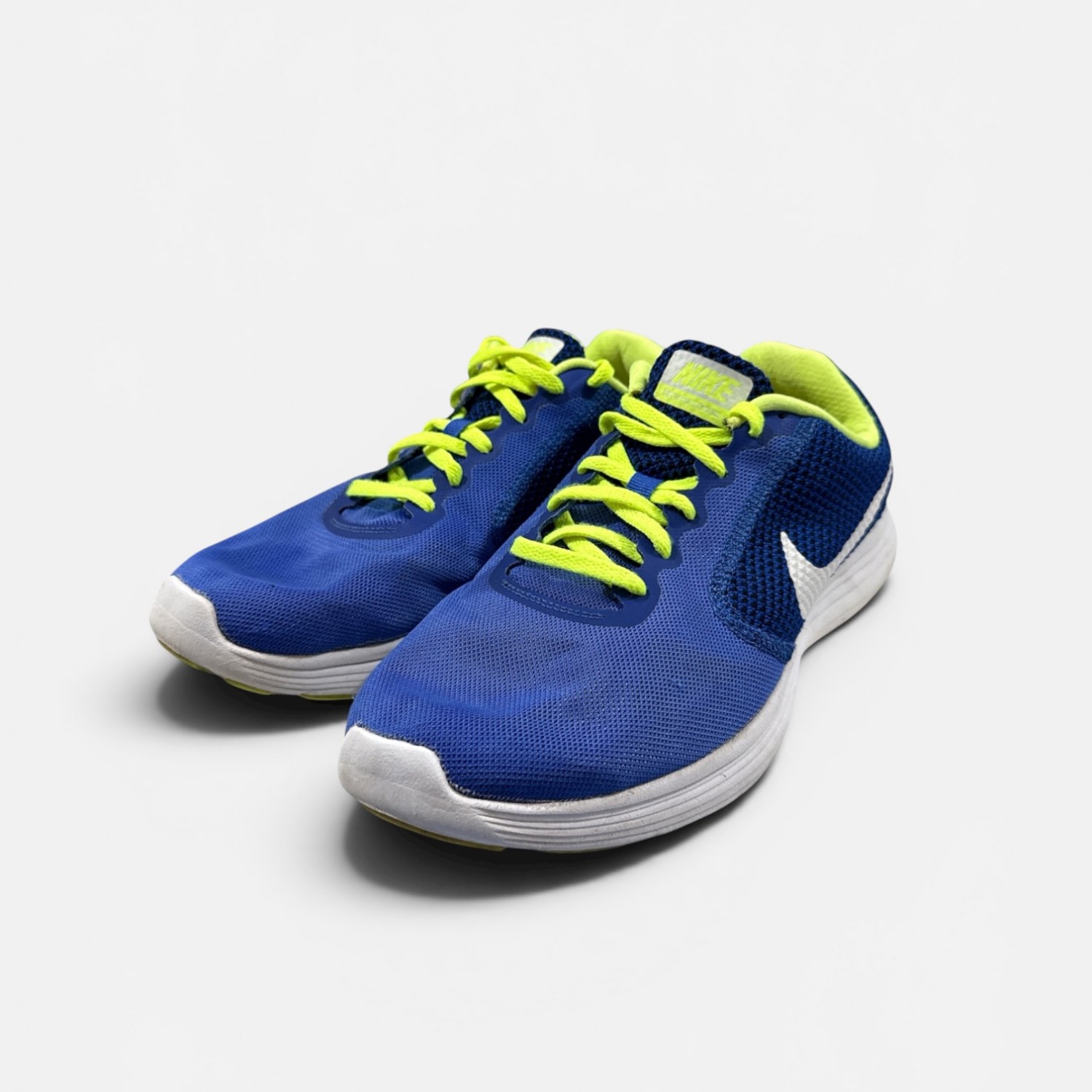 Nike Revolution / Pre-Owned