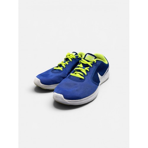 Nike Revolution