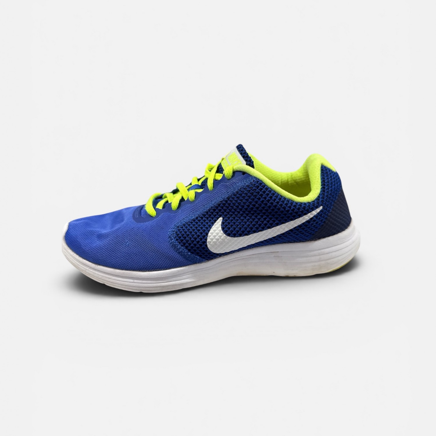 Nike Revolution / Pre-Owned
