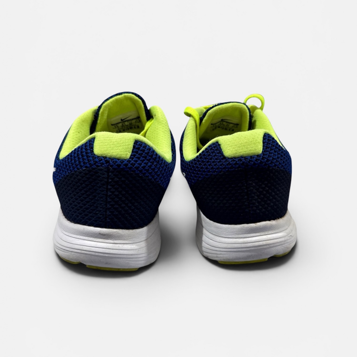 Nike Revolution / Pre-Owned