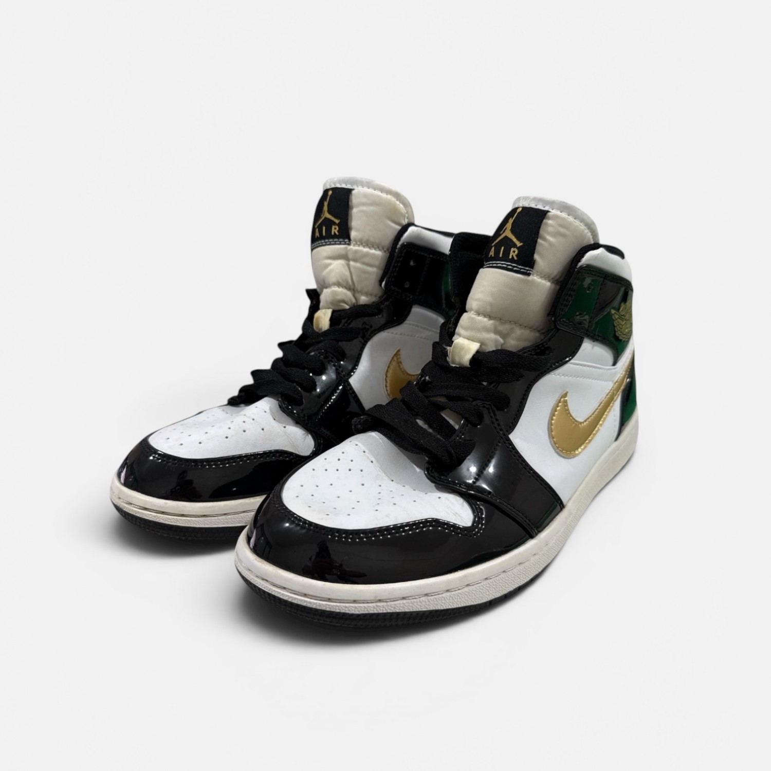 Air Jordan 1 High “Gold Toe”