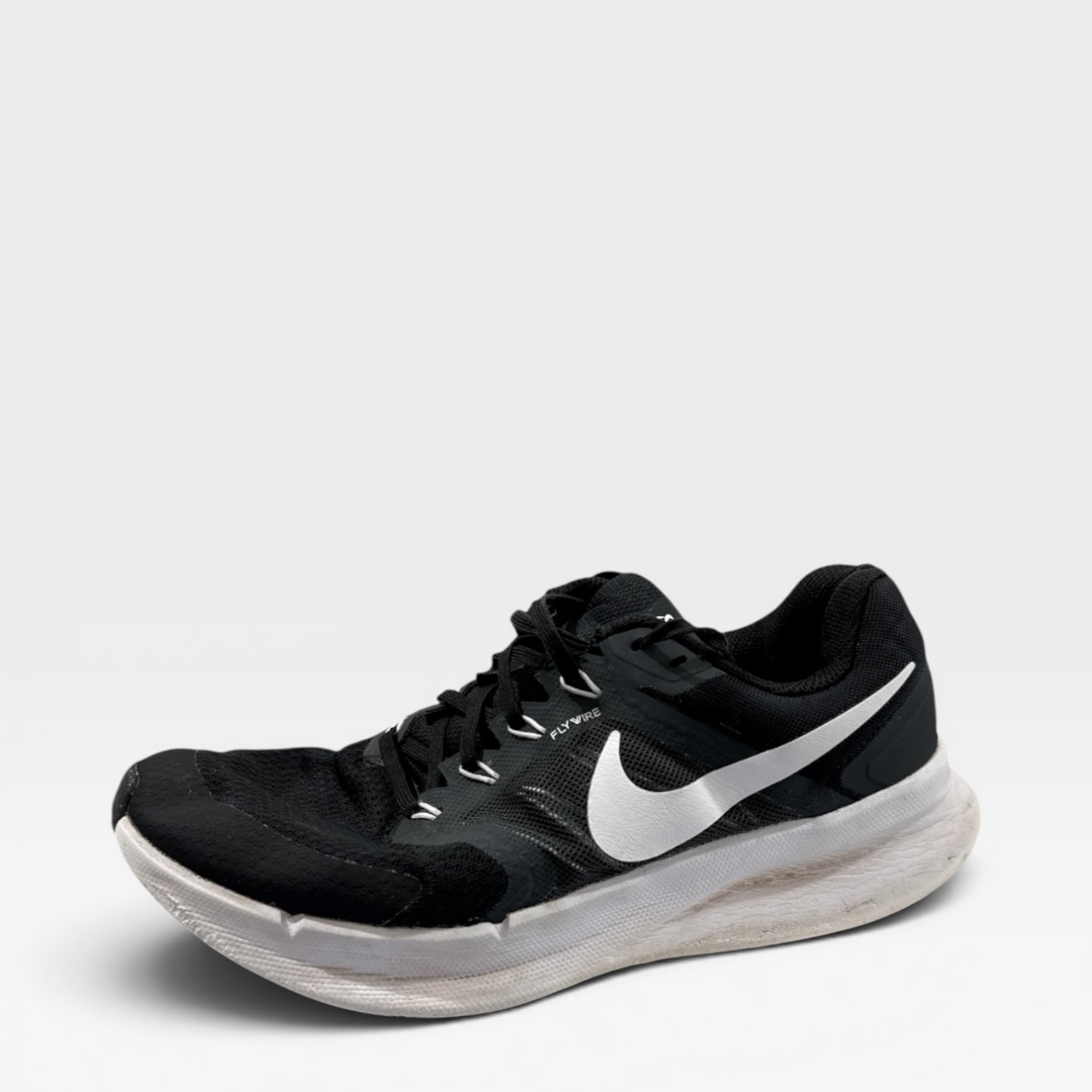 Nike Flywire Black White / Pre-Owned