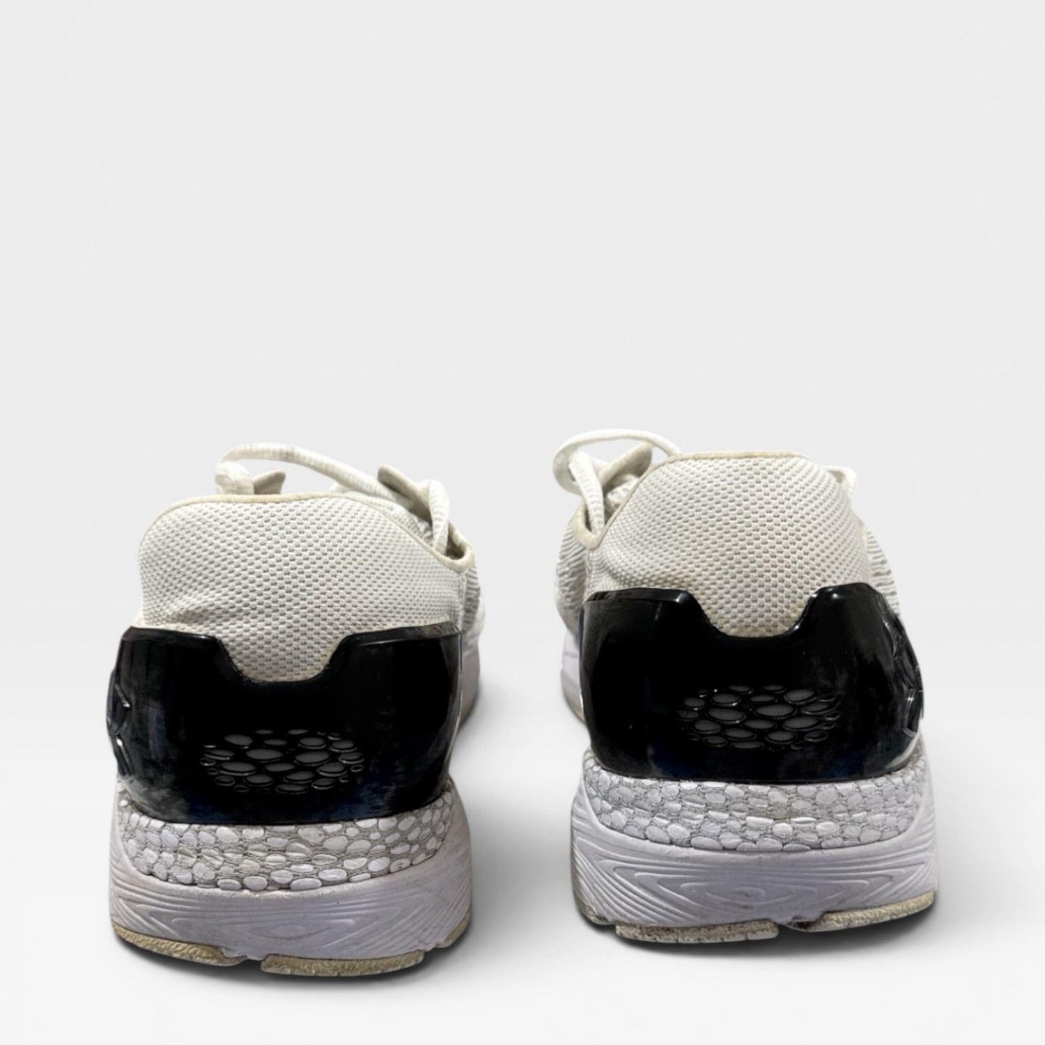Under Armour HOVR White Black / Pre-Owned