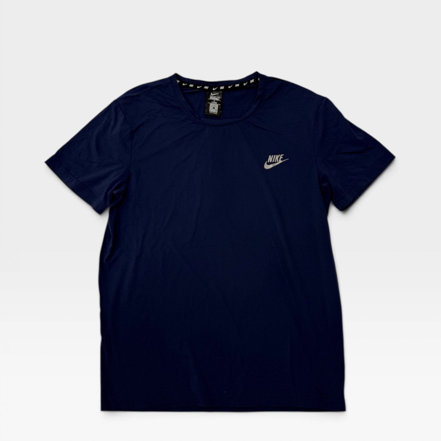 Nike Sportswear Essential T-Shirt – Navy Blue