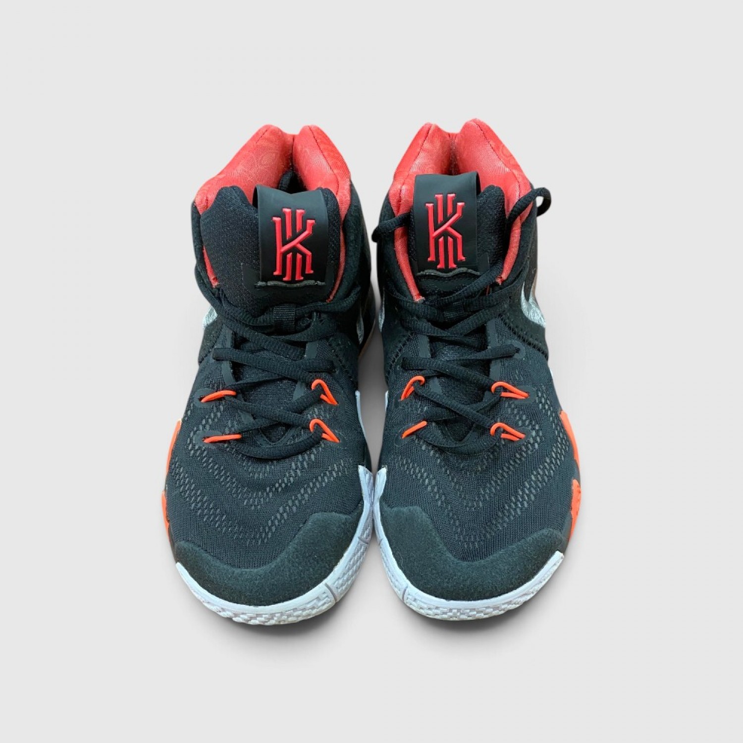 Nike Kyrie 4 / Pre-Owned