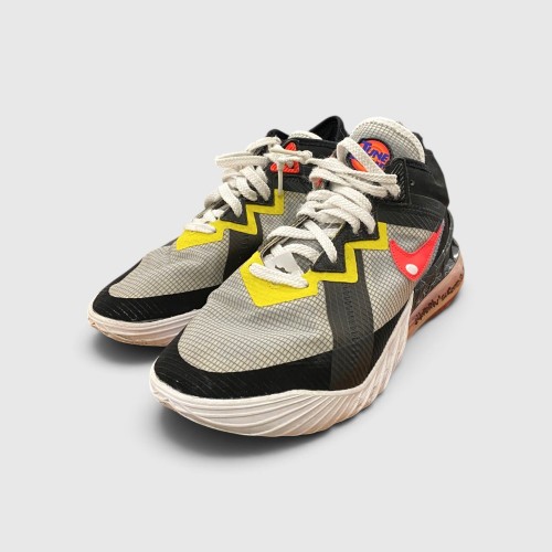 Nike Kyrie Low 3  / Pre-Owned