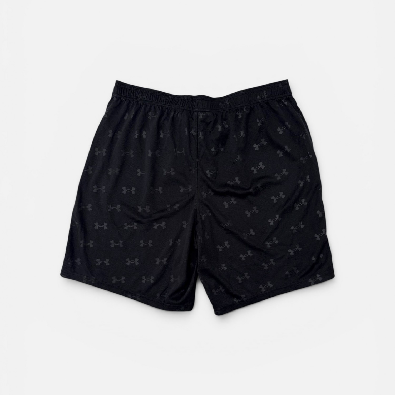 Under Armour Μαύρη Αθλητική Βερμούδα με All-Over Logo Print