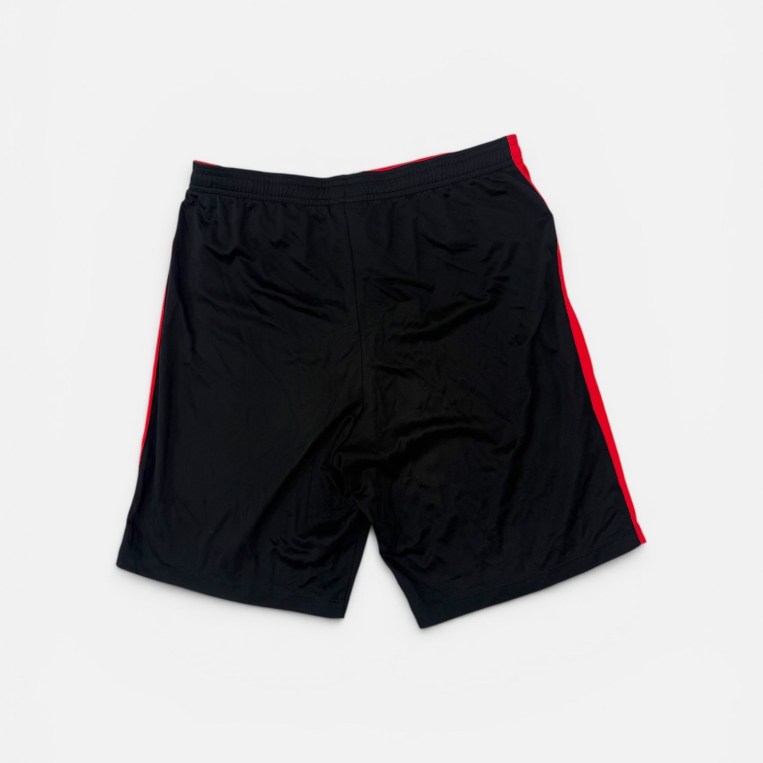 Nike Αθλητικό Σορτς Μαύρο με Κόκκινες Λεπτομέρειες
